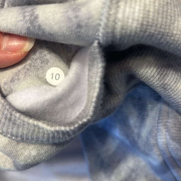 Lululemon Scuba Hoodie - Gray Zigzag - Size 10 - Picture 8 of 8